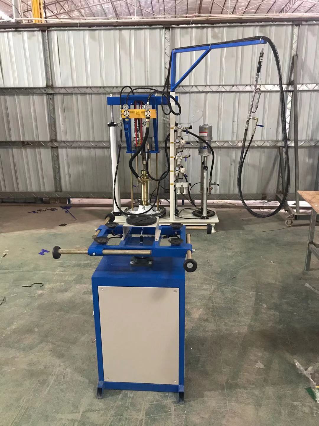 打膠機工作過程中膠體出現(xiàn)結(jié)皮或硫化現(xiàn)象的原因
